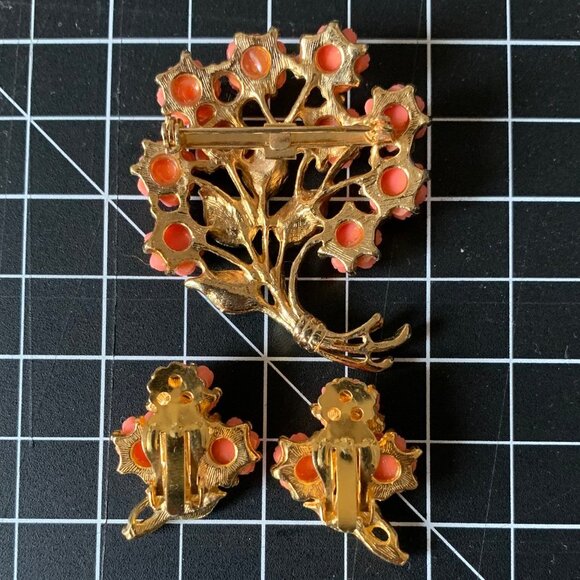 Lucite Rose Brooch and Clip On Earrings Set - Picture 2 of 2